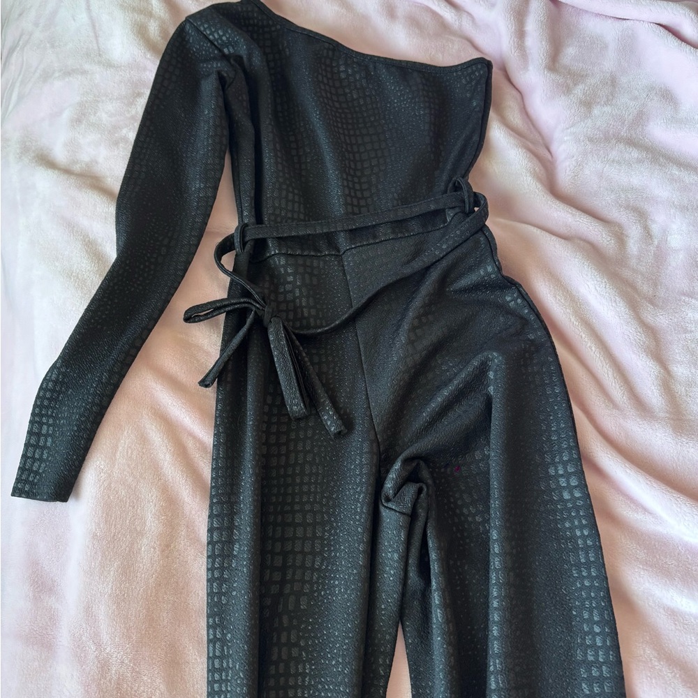 Black One-Shoulder Wide Leg  Jumpsuit - Picture 2 of 5